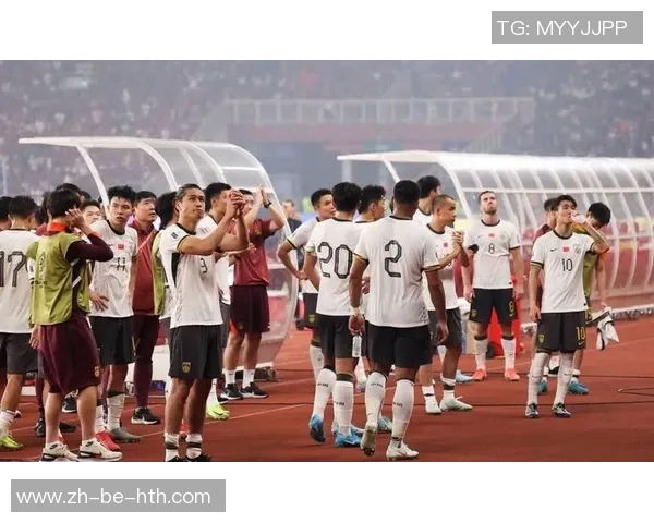 中国足球赛场外热议国外球星疑似发生冲突引发关注与讨论 中国足球赛场外热议国外球星疑似发生冲突引发关注与讨论