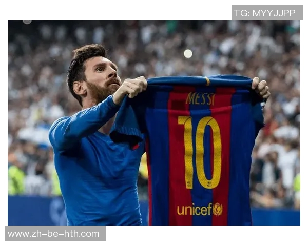 球星第一足球的荣耀与挑战:从传奇人物到时代标杆的蜕变之路 球星第一足球的荣耀与挑战:从传奇人物到时代标杆的蜕变之路