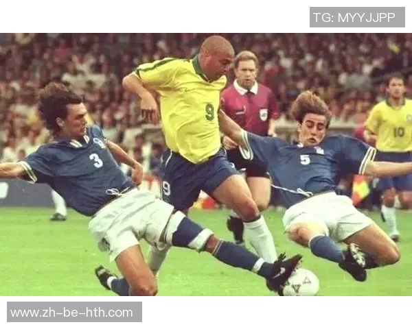 顶级球星踢足球的背后故事与传奇时刻揭秘