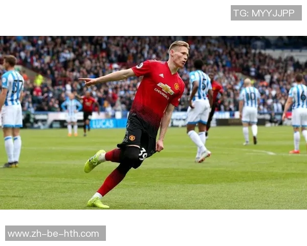 孤独足球球星在光辉与孤寂中前行的心路历程与奋斗精神 孤独足球球星在光辉与孤寂中前行的心路历程与奋斗精神